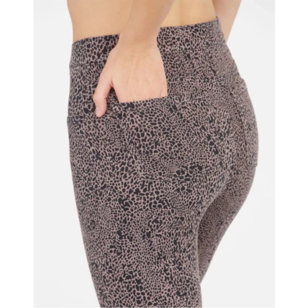 Women’s‎ Spanx Jean-ish Ankle Leggings in Desert Dot Size Medium Animal Print - Picture 3 of 16